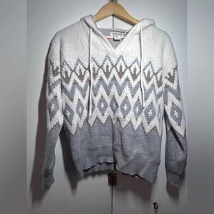 Rachel Zoe V-Neck Sweater in Gray and White
